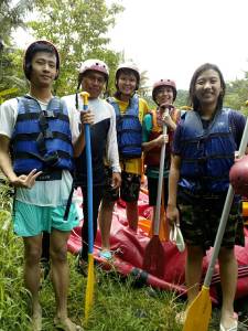 ki-ka : Patrick, Pak Yogi, Aku, Lyn, Tia